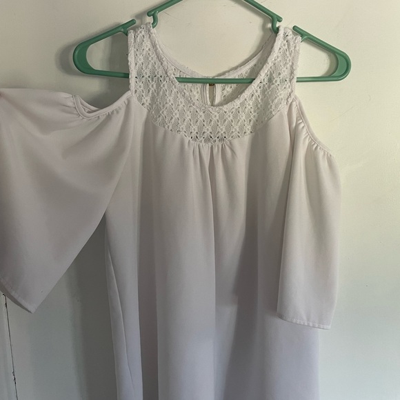 Avon Signature Collection White Lace Cold Shoulder Top / blouse in small petite - Picture 3 of 12